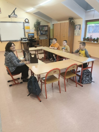 b07c4141-80da-43f9-823d-6a8862925152