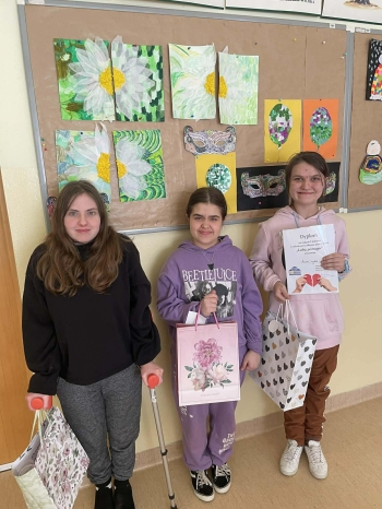 09b82f81-a6b0-493b-8c62-504d4651ecf2