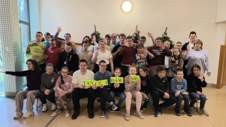 “Tańcz i baw się” – zajęcia taneczne w ramach projektu „W zdrowym ciele, zdrowy duch. Dobrostan naszą siłą”