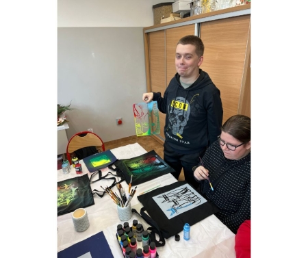 Kariera bez barier - innowacja „Między nicią a pigmentem – odkrywanie sztuki przez malowanie”