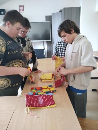 ''Od starszych dla młodszych''